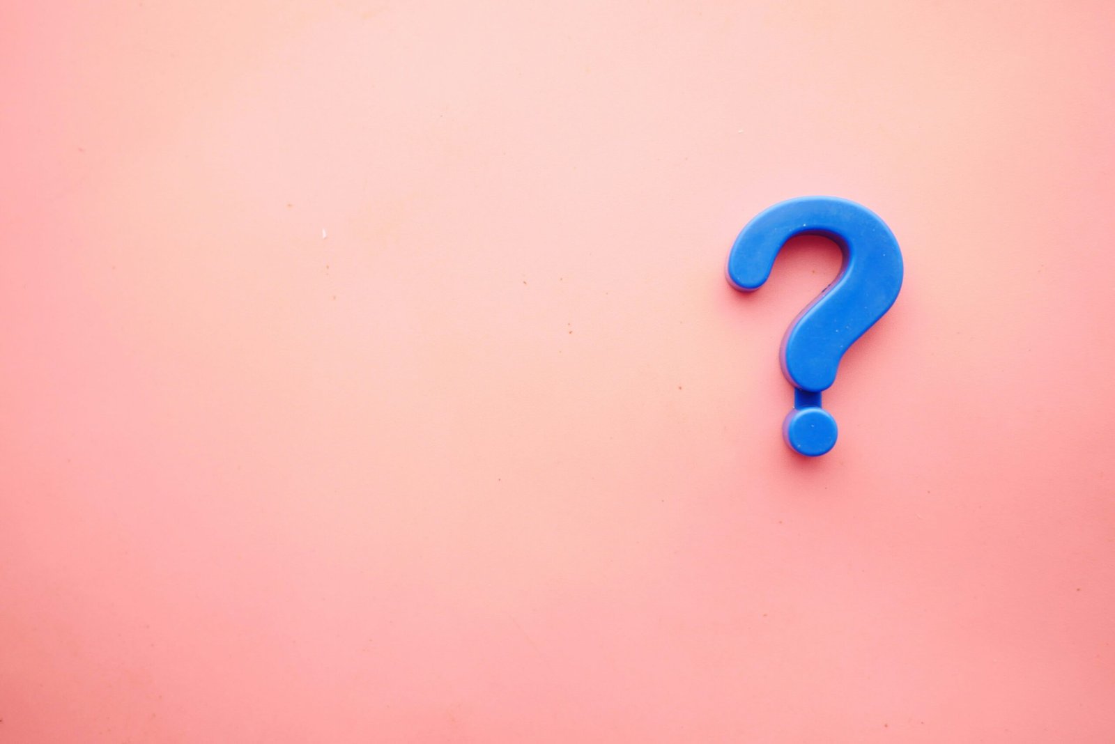 Icona con un grande punto di domanda per rappresentare la pagina di FAQ sul regime forfettario.